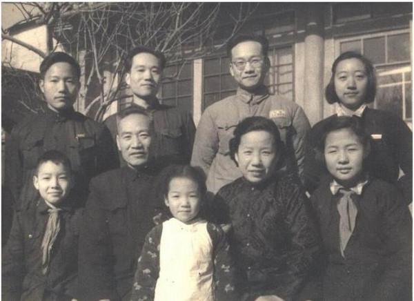 1931年，我黨一地下黨員失聯，後成國軍司令，在遼瀋戰役立下奇功