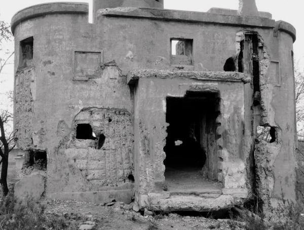 民間故事：工人修建水渠，挖到了蛇窩，放羊老漢說，準備50只老鼠