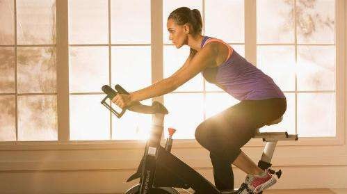 不同年齡段需要了解適合 30 歲、40 歲和 50 歲的鍛鍊 不同年齡段需要了解適合 30 歲、40 歲和 50 歲的鍛鍊