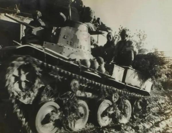 遠征軍伏擊了鬼子隊伍，擊斃了鬼子指揮官