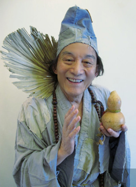 遊本昌：52歲演濟公，晚年出家、賣房、賠光家產，人生比劇本傳奇