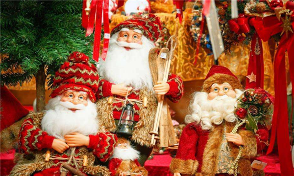 英國一身患白血病男子,給住宅佈置豪華聖誕裝飾,為慈善機構籌款 英國一身患白血病男子,給住宅佈置豪華聖誕裝飾,為慈善機構籌款