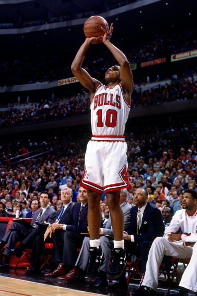 王朝球隊的明星控衛,射術精湛球風穩重,三次奪冠的人生贏家 王朝球隊的明星控衛,射術精湛球風穩重,三次奪冠的人生贏家