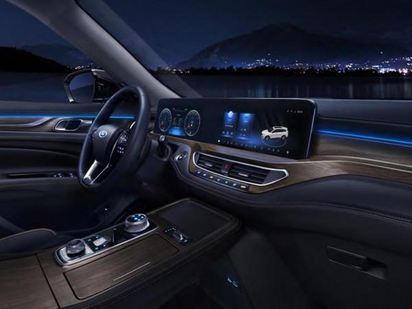 推出全新2+2+3佈局，福特領裕選哪款？