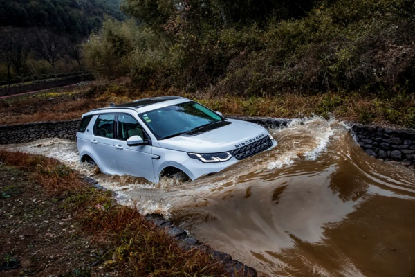 路虎極光/發現運動PTA電動架構與燃油版有多大不同？