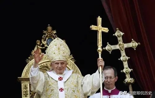 紅衣主教是何人？教皇、神父、主教、大主教、紅衣主教，誰厲害？