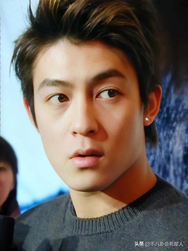 14位香港老牌男神,年輕時個個是大帥哥,40歲後顏值大跌 14位香港老牌男神,年輕時個個是大帥哥,40歲後顏值大跌