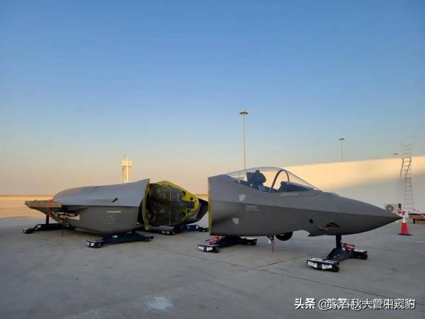 迪拜航展,出現了三款四代機,我們只派了兩架L15Aw 迪拜航展,出現了三款四代機,我們只派了兩架L15Aw