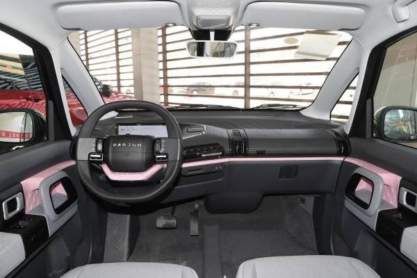 詳解寶駿E300，顏值、配置都不錯，但價格有點小貴，6.48萬起