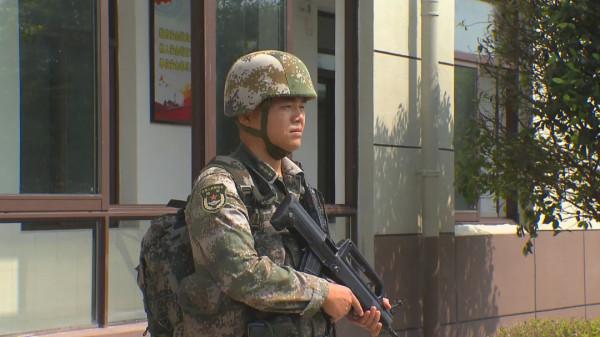 中秋萬家團圓之時,金山有一群人卻沒有回家…… 中秋萬家團圓之時,金山有一群人卻沒有回家……