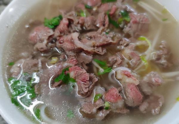 廣東最貴路邊攤80一碗,7點就賣光,製作過程簡單,燙幾下就出鍋 廣東最貴路邊攤80一碗,7點就賣光,製作過程簡單,燙幾下就出鍋