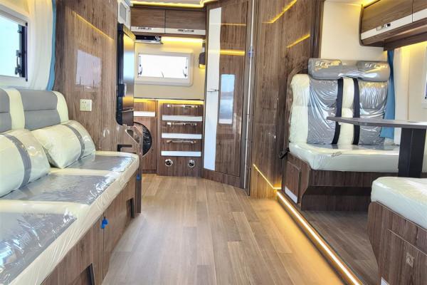 側拓展的高光時刻，大水大電大空間，賽沸爾單拓展高光版房車