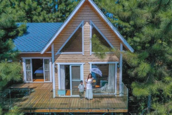 周邊遊｜住進小木屋泡私湯，乘網紅小火車玩彩虹滑道