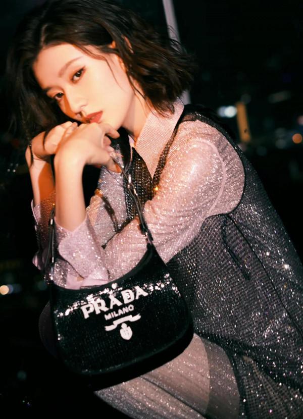 喬欣燈光大片,好酷的臉型,短髮看著特別有魅力 喬欣燈光大片,好酷的臉型,短髮看著特別有魅力