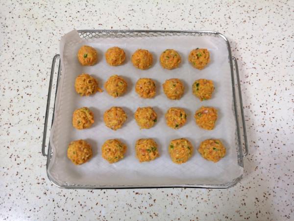 自制胡蘿蔔丸子,外酥裡嫩,香醇可口,放涼不發硬 自制胡蘿蔔丸子,外酥裡嫩,香醇可口,放涼不發硬