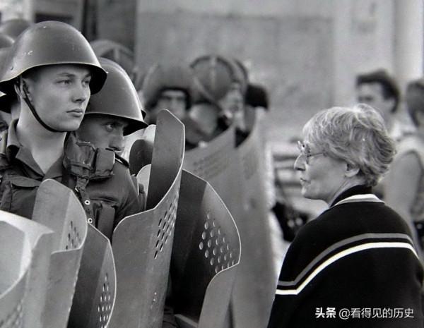 老照片 1993年的俄羅斯首都莫斯科 那個動盪的歲月 老照片 1993年的俄羅斯首都莫斯科 那個動盪的歲月