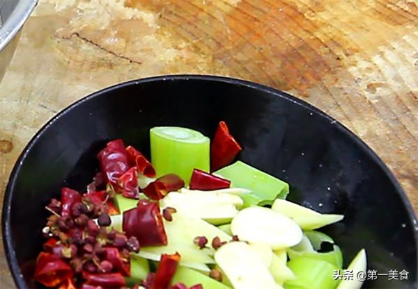 廚師長分享香辣花蛤家常做法,泥沙吐得乾淨有技巧,肉質鮮嫩不老 廚師長分享香辣花蛤家常做法,泥沙吐得乾淨有技巧,肉質鮮嫩不老