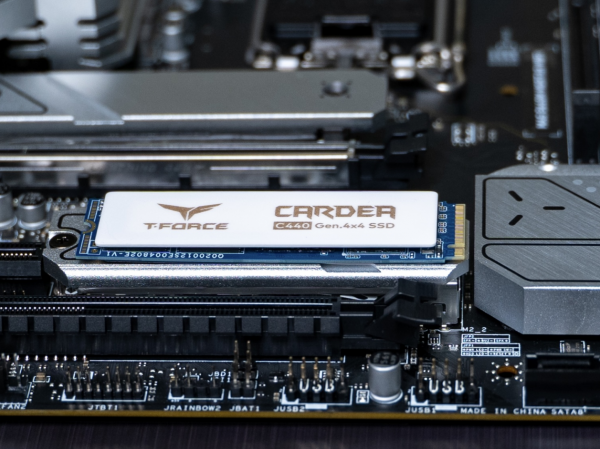 12代酷睿絕配，十銓c440冰雪女神PCIe4.0固態測評