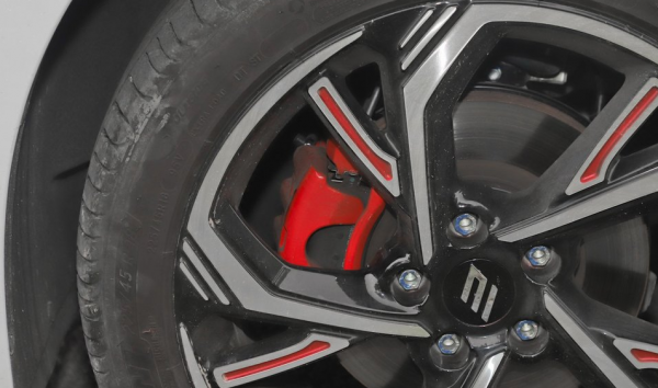 雷諾攜手江鈴集團，旗下首款車型官圖曝光，尾燈為畫龍點睛之筆