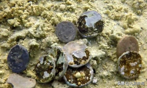 以色列考古學家在地中海沉船中發現1700年前的寶藏,數百枚銀幣 以色列考古學家在地中海沉船中發現1700年前的寶藏,數百枚銀幣