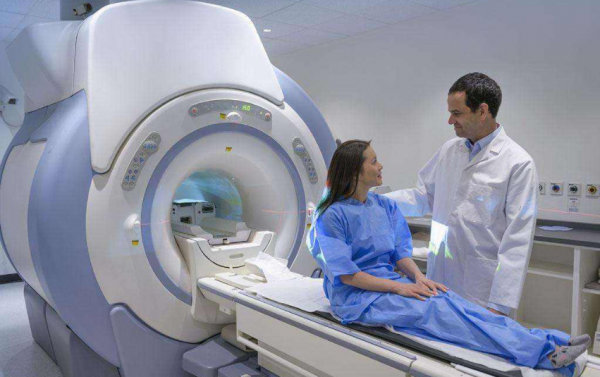 腰背疼，上醫院就得先拍片？不做檢查就不會看病了？醫生說出實情