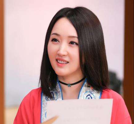 楊鈺瑩：從小失去父親，兩段感情，賴文峰傷她至深，51歲不婚不孕