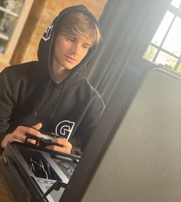 貝克漢姆的兒子也長殘了？網友吐槽：簡直避開了老爸的所有優點&hellip;