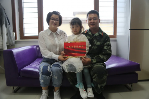 軍屬榮譽金證書，又一版亮相