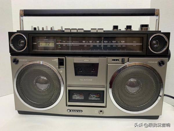 三洋 於1979年推出M9990行動式收音機、錄音機
