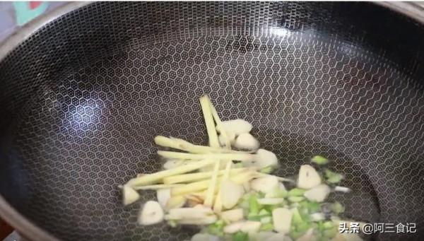 冬天白蘿蔔這樣吃才叫過癮，加1把平菇，比大魚大肉還香，超解饞