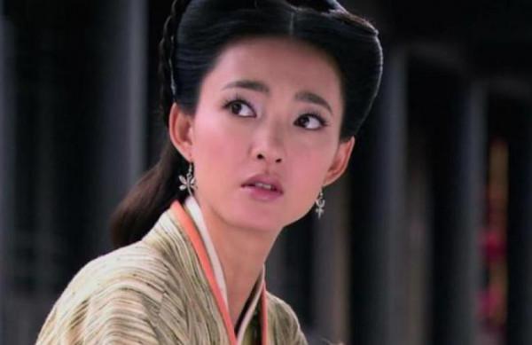 劉徹闖進一農婦家,嚇得農婦轉身就跑,劉徹卻拉住農婦:姐你跑啥 劉徹闖進一農婦家,嚇得農婦轉身就跑,劉徹卻拉住農婦:姐你跑啥