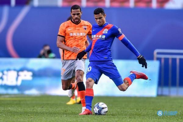 記者：申花中場莫雷諾在與國民競技談判，考慮不久後退役