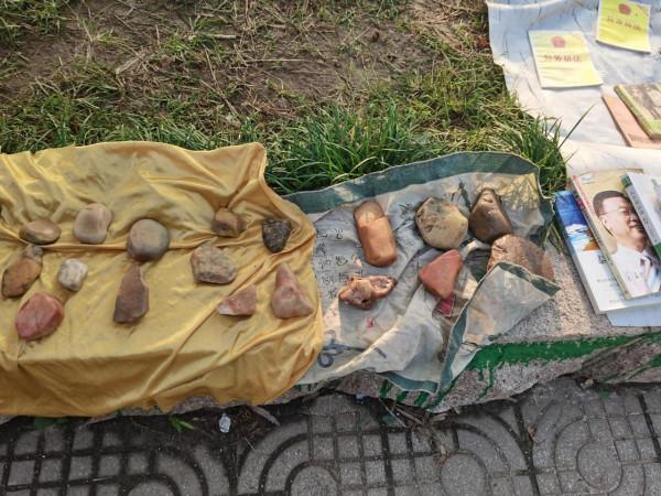 大家看這塊石頭像什麼，有沒有收藏價值？