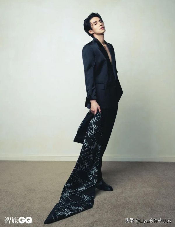 四字女頂流，憑什麼登上雜誌封面？