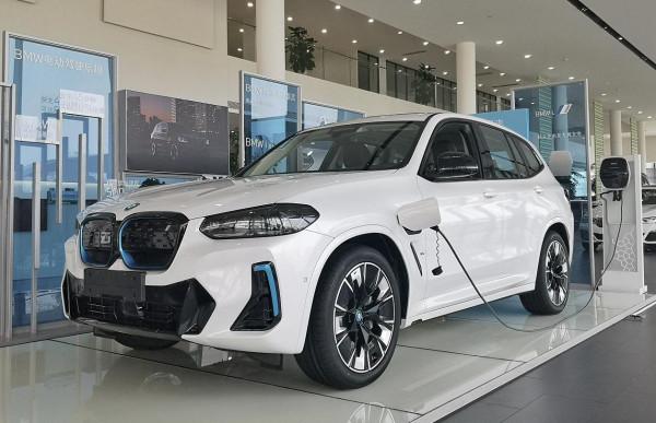 新款寶馬iX3剛上市 哪款才是價效比之選? 新款寶馬iX3剛上市 哪款才是價效比之選?