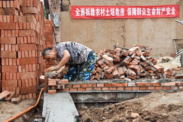 農村啟動新一輪改造，實施四項惠民工程，將惠及大多數農民