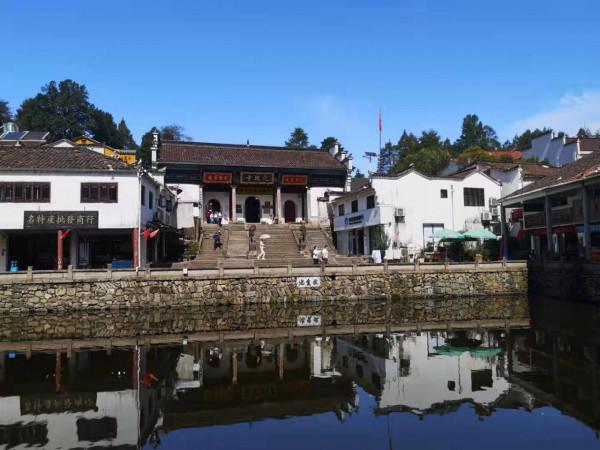 我在九華山：毫無徵兆地摔倒在了九華街上