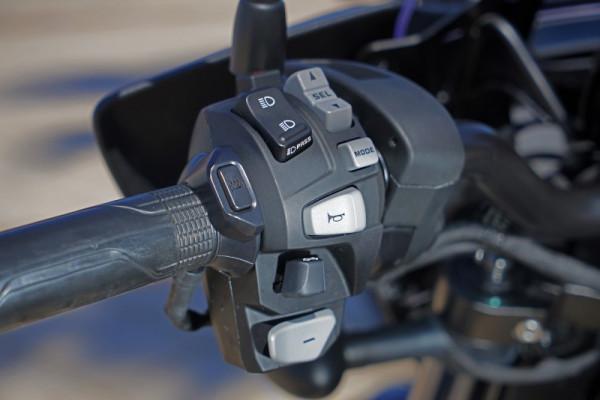 本田REBEL1100摩托車即優雅又動感的性感