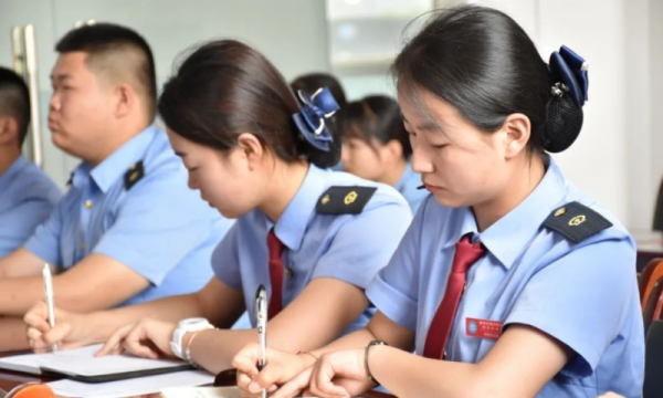 職校生變熱門?還未畢業就被“預訂”?職校老師說出原因 職校生變熱門?還未畢業就被“預訂”?職校老師說出原因