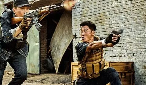 吳京沒有軍權，為什麼能在拍電影的時候可以調動軍用裝備？