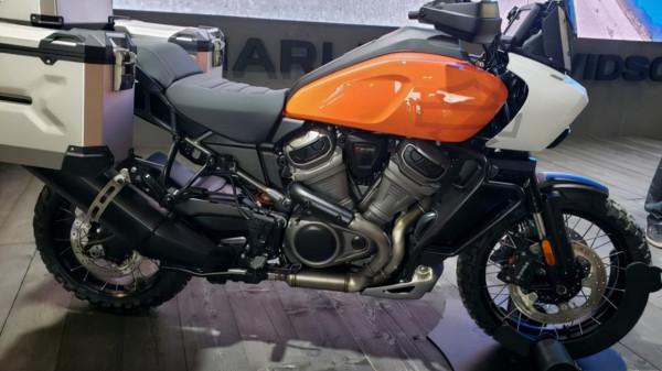 力帆摩旅400排量拉力車，哈雷範十足，與其可否一戰？