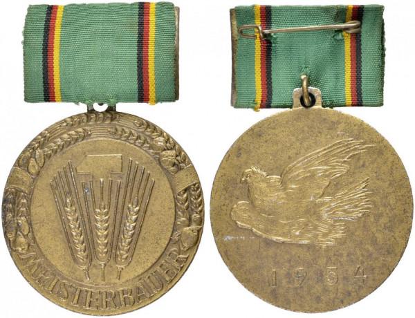 東德的榮譽稱號(上) 東德的榮譽稱號(上)