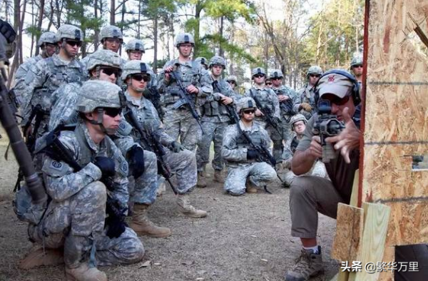 美國陸軍45萬人，擁有10個主力師，一個師到底有多少兵力？