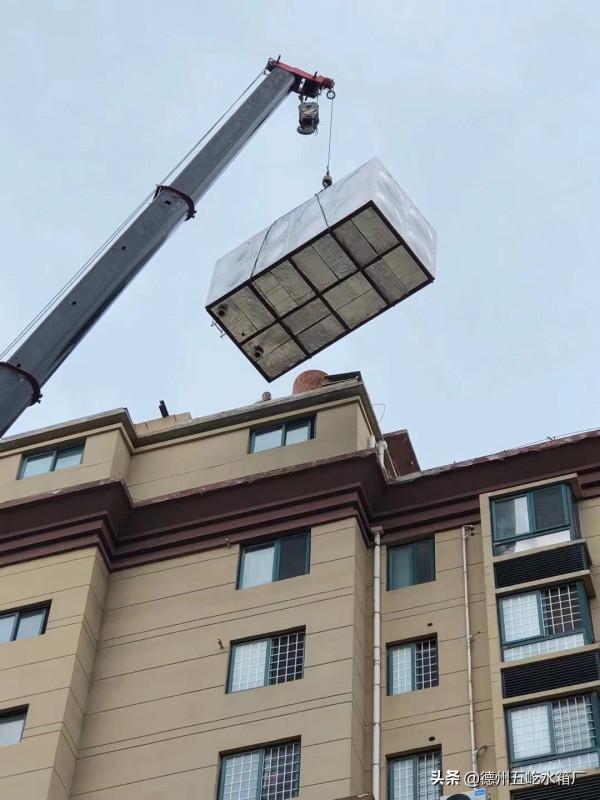 16立方不鏽鋼消防水箱吊裝現場