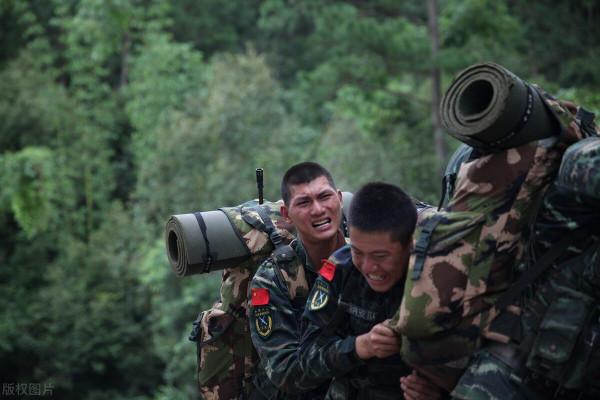 失聯40年吉林戰友找到！在邊境備戰時你耐心教我打迫擊炮和火箭筒