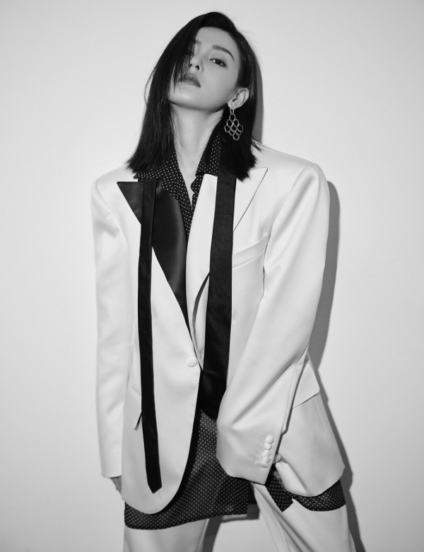 張天愛雖然瘦的骨感,但穿上墊肩裝,還挺有健碩感,比張涵予壯 張天愛雖然瘦的骨感,但穿上墊肩裝,還挺有健碩感,比張涵予壯