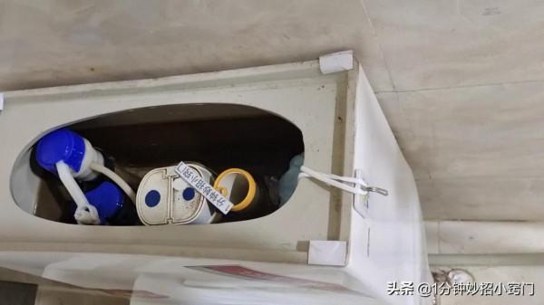 馬桶裡放個一次性口罩，真太棒了，馬桶不刷也不髒不臭，漲知識了