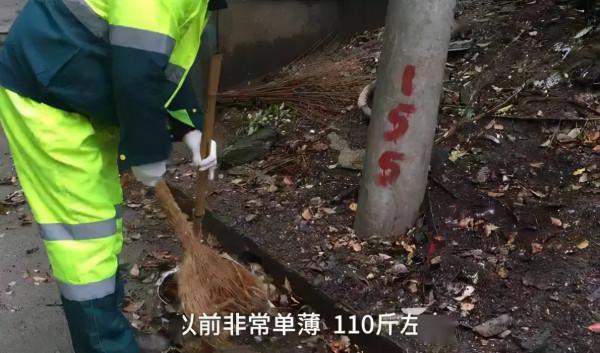 58歲環衛工大叔健身20年,肌肉爆棚!誰說健身是有錢人的愛好? 58歲環衛工大叔健身20年,肌肉爆棚!誰說健身是有錢人的愛好?