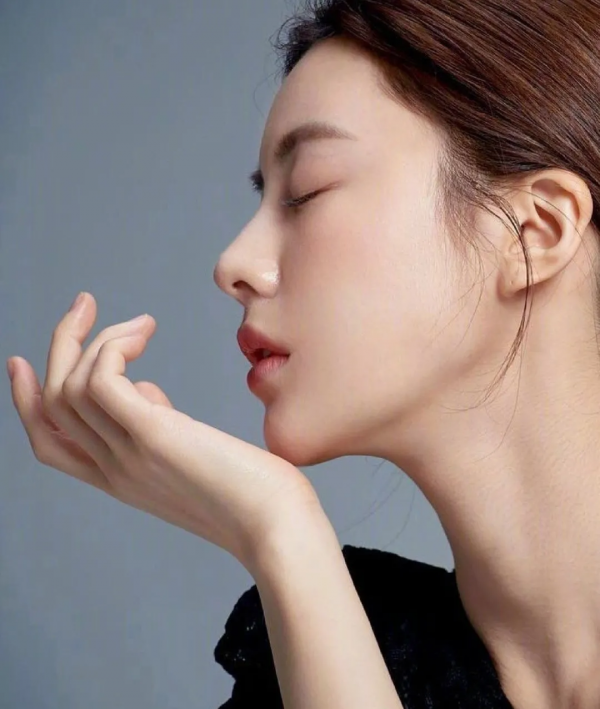 生圖美過精修，趙麗穎靠側顏封神了