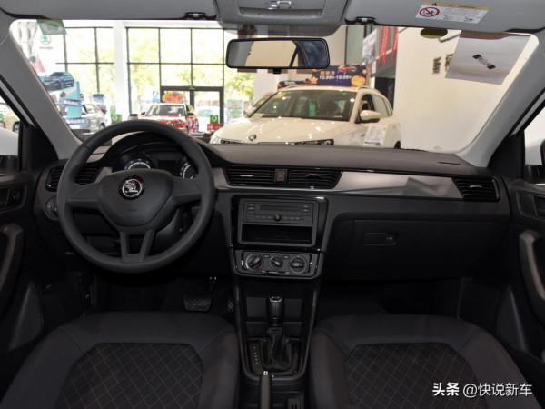 合資入門級便宜家轎，緊湊型三廂車，5.6L油耗自動擋，實拍昕銳